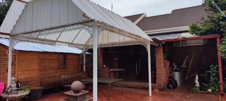 4 Bedroom Property for Sale in Pellissier Free State